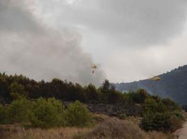 El incendio de Atamaría continúa estabilizado y su perímetro sigue controlado por emergencias 