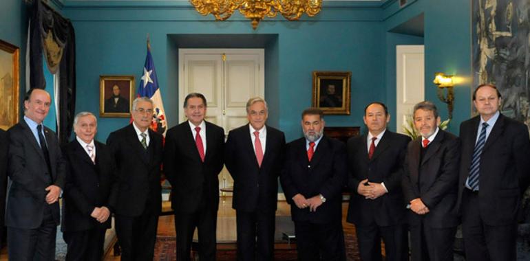 El presidente de Chile, con obispos evangélicos