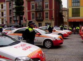 La policía local detiene a dos personas  por delito de robo y daños en Gijón