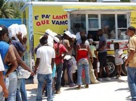 República Dominicana reparte ayuda humanitaria a los damnificados por \Irene\