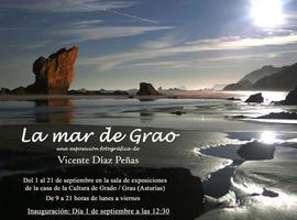 Vicente Díaz Peñas expone fotografías bajo el título \La mar de Grao\ en la Casa de Cultura