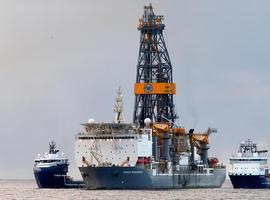 Greenpeace exige a Repsol y al Gobierno valoración de daños tras el montaje del PP en Canarias