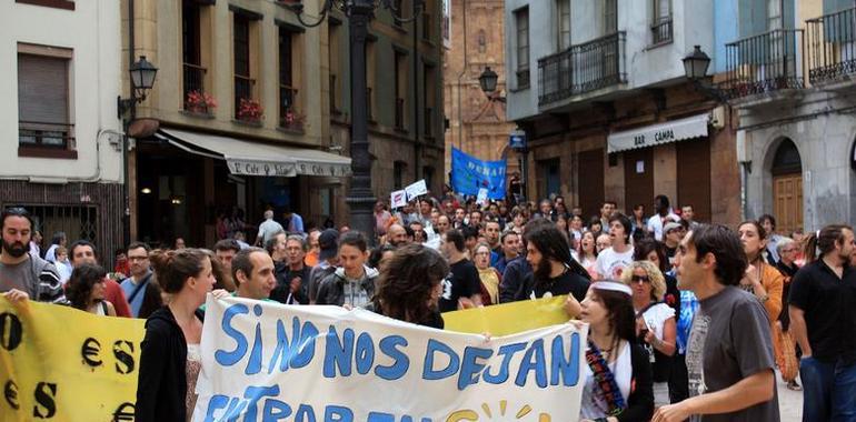 El 15M de Oviedo rechaza la reforma laboral y constitucional propuestas por el Gobierno Zapatero