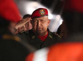 Chávez anuncia incremento de sueldo a los militares
