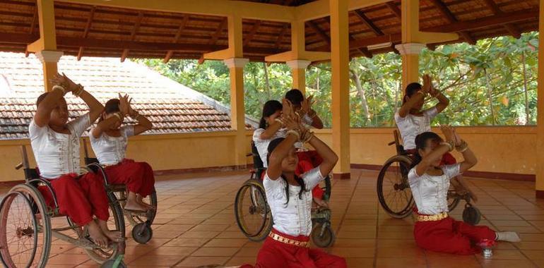  La Caixa lleva a Madrid bailes camboyanos interpretados por jóvenes de la misión de Kike Figaredo