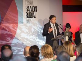 Javier Fernández, orgulloso al recibir el Ramón Rubial "un símbolo para los socialistas"