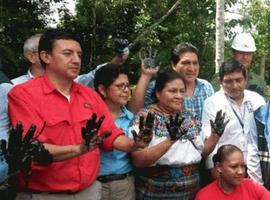 Rigoberta Menchú, dice que es “condenable” contaminación de Chevron en Amazonía ecuatoriana