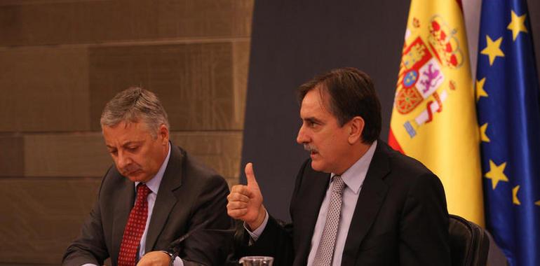 Valeriano Gómez asegura que la solución no es establecer un contrato único