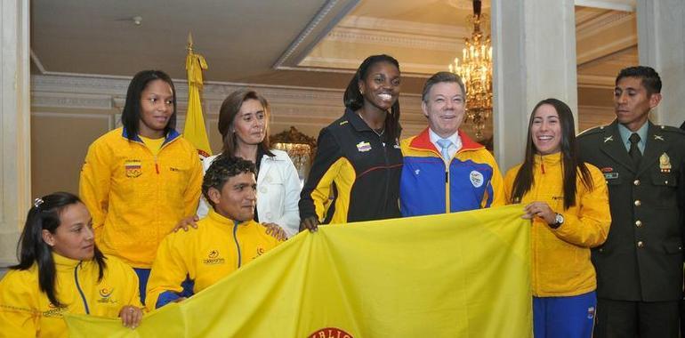 Presidente Santos entregó bandera de Colombia a la delegación en los Juegos Panamericanos 2011  