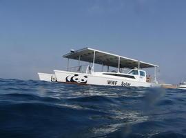 El barco solar de WWF finaliza la campaña Renowatio en Barcelona