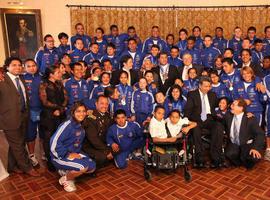 El presidente de Ecuador homenajea a los campeones de las Olimpiadas Especiales en Atenas