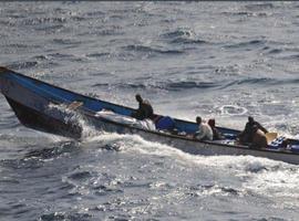 El buque Galicia entrega a Francia a los siete piratas detenidos el sábado