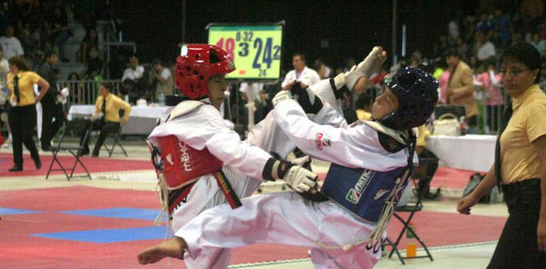 Taekwondoines chiapanecos asisten a la final de la Copa Telmex