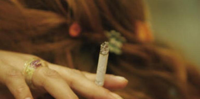 Las probabilidades de dejar de fumar aumentan un 50% cuando interviene un médico de familia