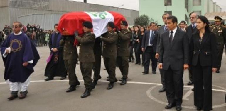 Presidente Ollanta Humala asistió a ceremonia de honras fúnebres de oficiales en el VRAE 