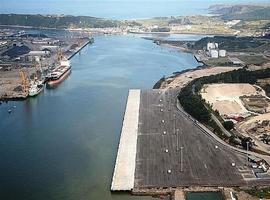Consejería sancionará a graneleras del Puerto de Avilés por contaminación
