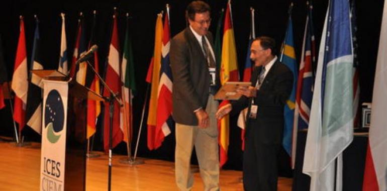 Carlos Duarte recibe el Prix d’Excellence del ICES por su investigación en ciencias marinas