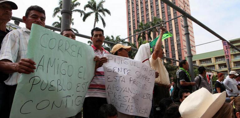 Correa expone convicciones en Columbia pese al boicot 