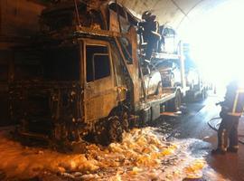 Arde un camión en el túnel de Somosierra