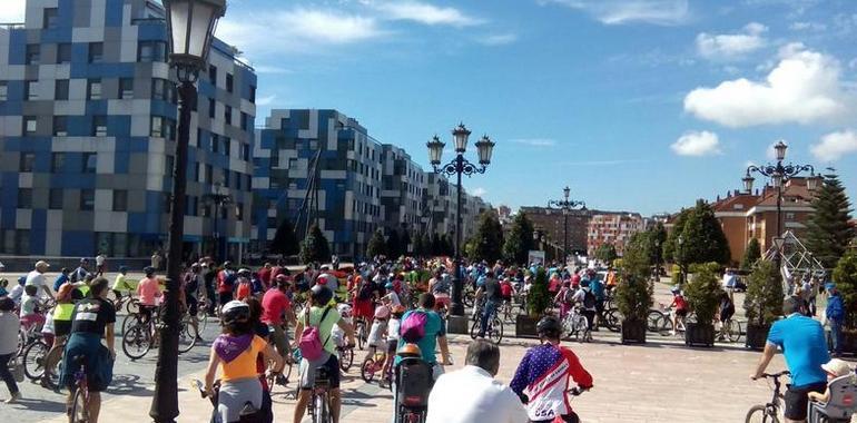 Campaña a favor del uso de luces en las bicis de la asociación Asturies ConBici