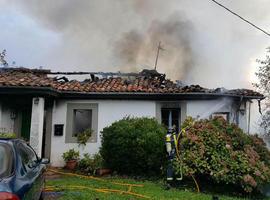 Quemada de gravedad una mujer en el incendio de su casa en Cazanes, Villaviciosa