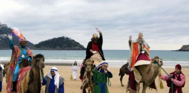 Mil participantes en la cabalgata de los Reyes Magos por Gijón
