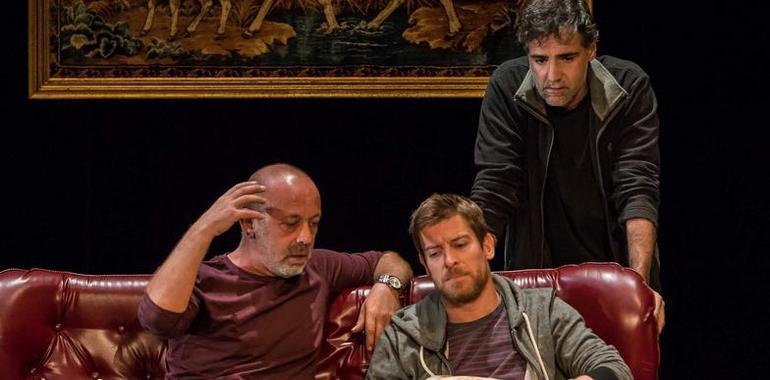 Tres víctimas de la crisis ponen en escena “El Plan”, la primera obra de teatro off de 2017 en el Centro Niemeyer