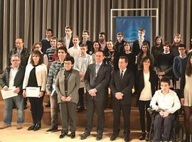 Educación premia el esfuerzo y rendimiento de 42 estudiantes asturianos