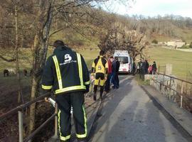 Dos heridos graves tras caer un dumper ocho metros en Sorribas