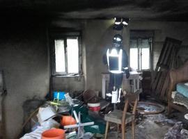 Incendio causa graves daños en una vivienda de Mallecina