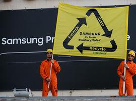 Greenpeace se cuela en la presentación mundial de Samsung para pedir que recicle los Galaxy defectuosos