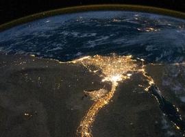 El Delta del Nilo brilla en la noche