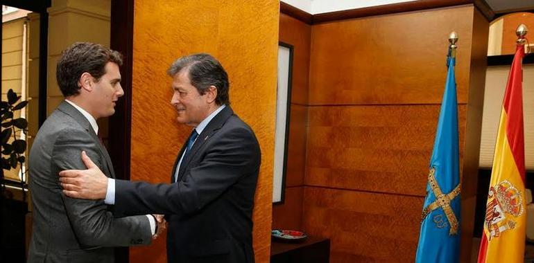 Albert Rivera pide al presidente de Asturias apoyo al Presupuesto Rajoy