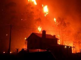 El martes se inicia con 25 incendios forestales en 16 concejos