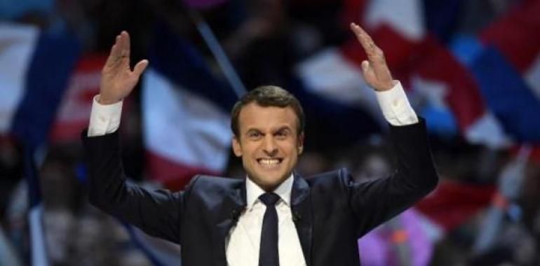 Macrón virtual presidente de Francia con el 65 % de los votos