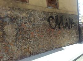 Los vecinos del Oviedo Redondo piden acciones contra los grafittis 
