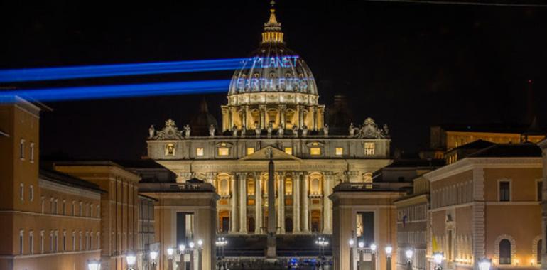 “La Tierra Primero”, el mensaje de Greenpeace a Trump en Roma