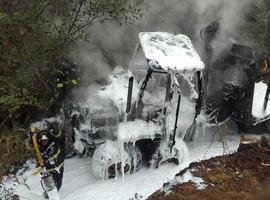 Incendio destruye maquinaria agrícola en Castropol