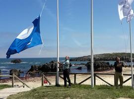 Llanes iza Banderas Azules en las playas de El Sablón, Toró, Palombina, Barro y la senda fluvial