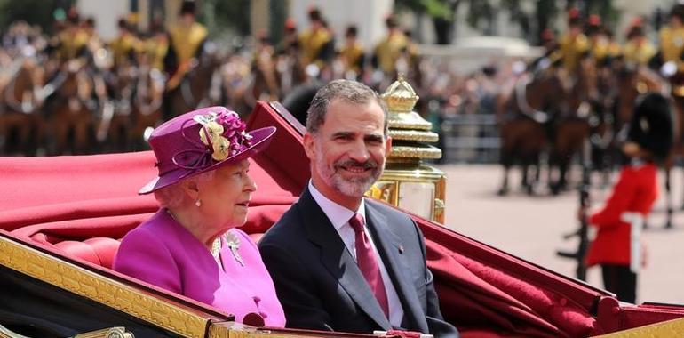 Regia acogida en UK a la visita de los Reyes de España