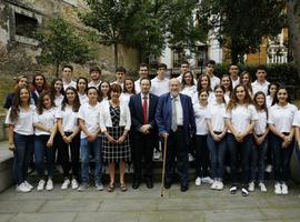 Los jóvenes mexicanos del programa Así es Asturias recibidos por el consejero de Presidencia