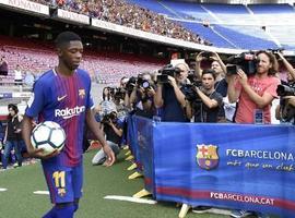 Miles de aficionados en la presentación de Dembélé por el Barça