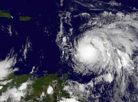 ‘María’, de categoría 5, impacta a Dominica, afecta a Guadalupe y apunta a Puerto Rico 