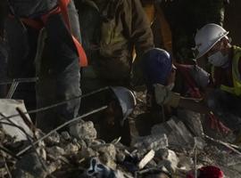 México continúa el rescate, con más de 225 víctimas del terremoto