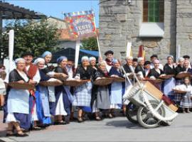 La última procesión marinera de Asturias en San Juan de La Arena