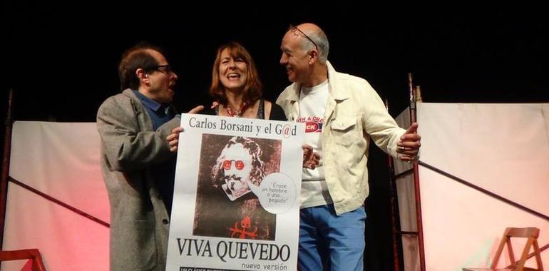 La comedia "Viva Quevedo" en el Salón de actos del IES Ramón Areces en Grado