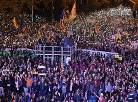Cientos de miles de catalanes piden la liberación de los encarcelados