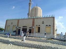 Ataque terrorista a una mezquita en Egipto mata 235 personas