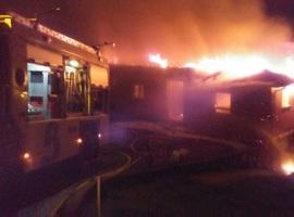 Incendio destruye por completo una vivienda en Pruvia de Llanera