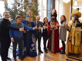 El Gobierno de Oviedo brinda con los Reyes Magos